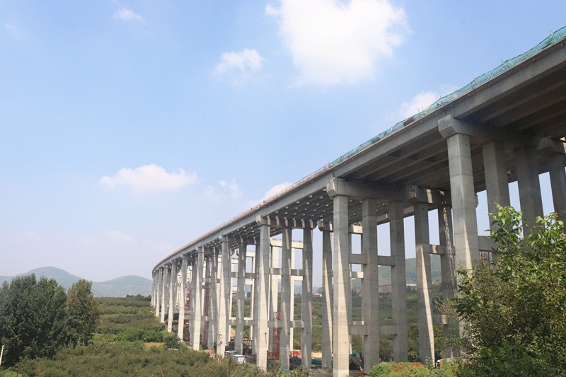 國(guó)慶我在崗——臨臨高速建設(shè)團(tuán)隊(duì)擂響戰(zhàn)鼓，掀起建設(shè)新熱潮