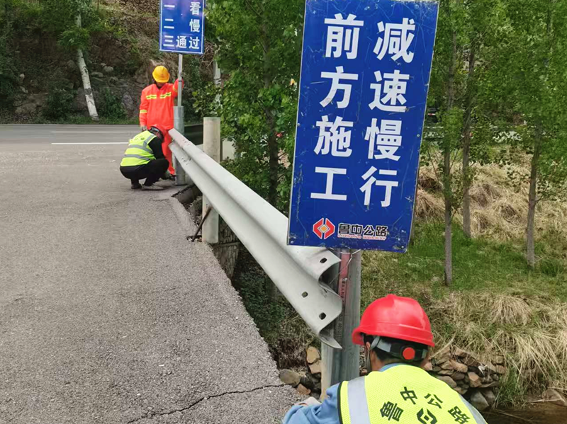 【一提三?！縎232張魯線博山區(qū)王家莊至沂源縣草埠段修復(fù)養(yǎng)護工程半幅封閉施工