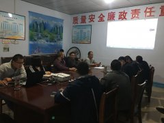 嚴(yán)格管理，備戰(zhàn)2018，養(yǎng)護(hù)分公司夜晚加班學(xué)習(xí)標(biāo)準(zhǔn)化表格