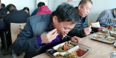 雙魯立交橋項目部將食堂打造成職工的家庭廚房