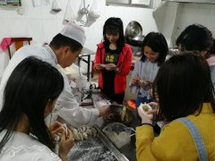 新寧項(xiàng)目組織“包餃子，迎五四”活動